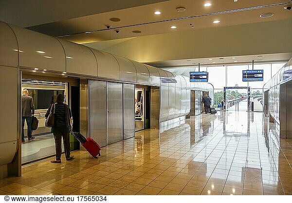 International Airport People Mover Flughafen APM Orlando (MCO) in Orlando  USA  Nordamerika