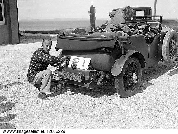 Invicta 4-sitziger Hochchassis-Tourer von Donald Healey  B&HMC Brighton Motor Rally  1930. Künstler: Bill Brunell.