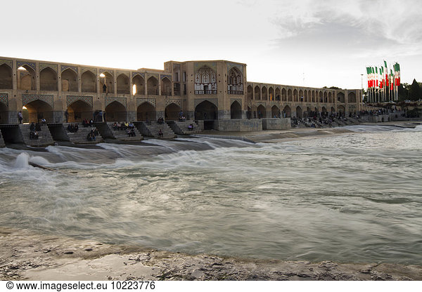 Iran  Esfahan  Khaju Brücke  Zayandeh Fluss
