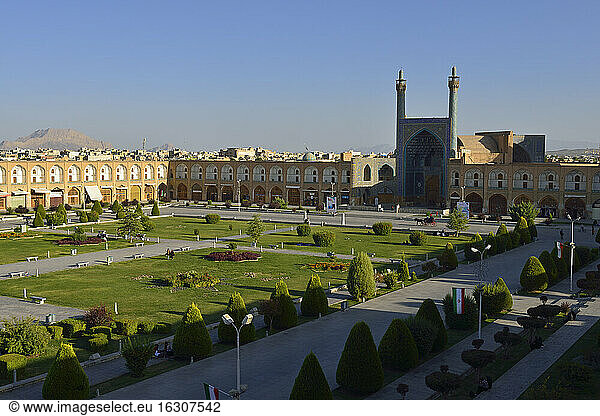 Iran  Provinz Isfahan  Isfahan  Meidan-e Emam  Platz mit Scheich-Lotfallah-Moschee