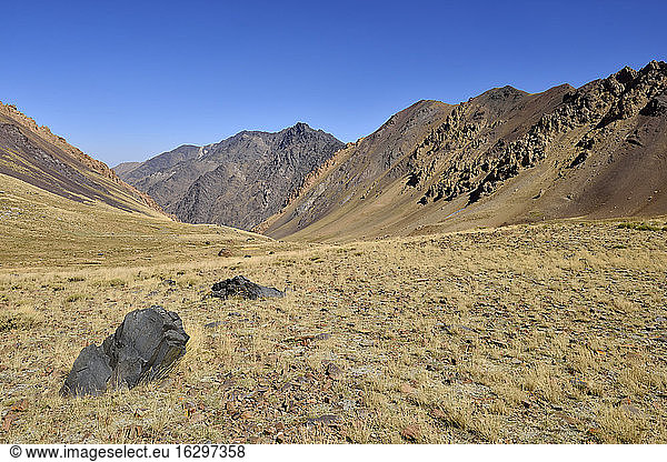 Iran  Provinz Mazandaran  Alborz-Gebirge  Hezarsham-Hochebene  Gebiet Alam Kuh  Takht-e Suleyman-Massiv