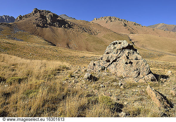 Iran  Provinz Mazandaran  Alborz-Gebirge  Takht-e Suleyman-Massiv  Alam Kuh-Gebiet  Berge um die Hesarshal-Hochebene