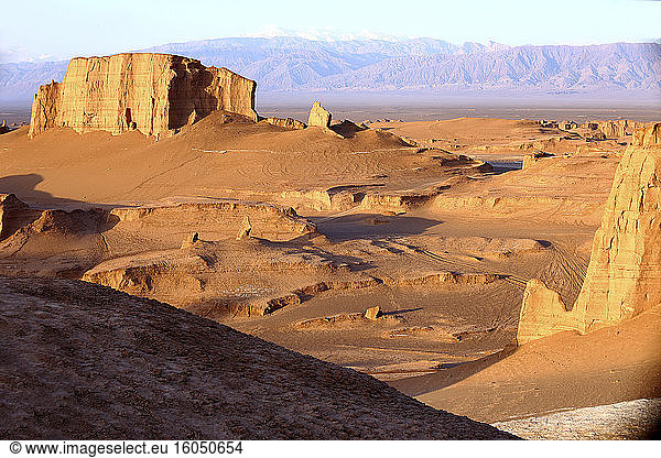 Iran  Trockene Landschaft der Wüste Lut