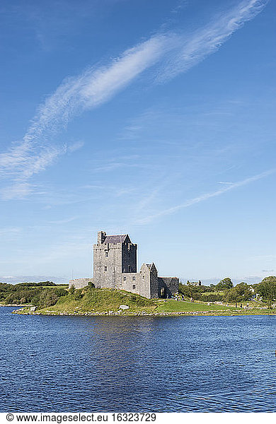 Irland  Grafschaft Galway  Kinvara  Burg Dunguaire