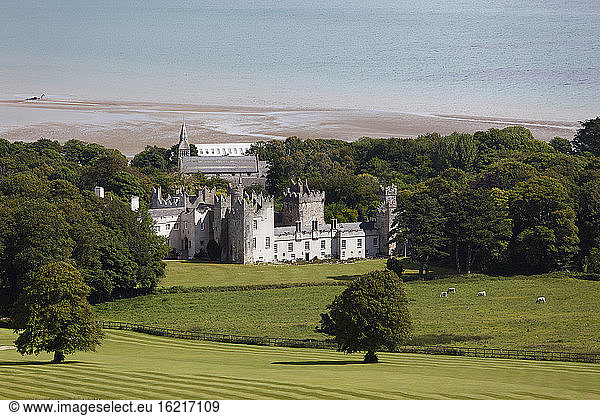 Irland  Leinster  Grafschaft Fingal  Blick auf Howth Castle