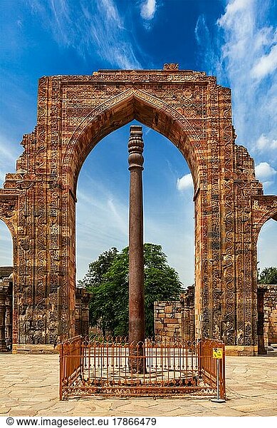 Iron pillar in Qutub complex  metallurgical curiosity. Delhi  India  Asia