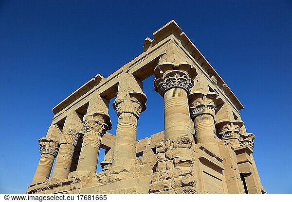 Isistempel  Isis-Tempel von Philä auf der Insel Agilkia  Isis-Tempel  Kiosk des Trajan  Teil der Tempelanlage  Ägypten  Afrika