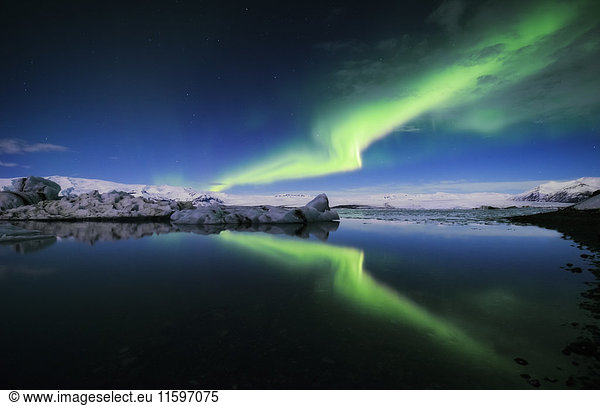 Island  Nordlicht über dem Jokulsarlon Gletschersee