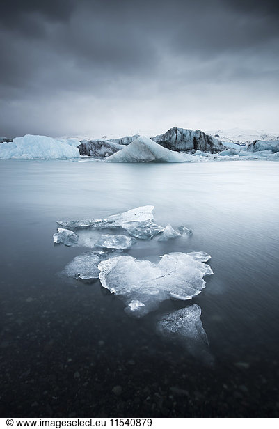 Island  Vatnajoekull Nationalpark  Jokulsarlon  Gletscher und Eisberg