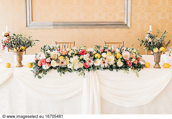 Italian style flower decoration wedding setup