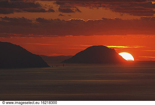 Italien  Alicudi-Inseln  Sonnenuntergang