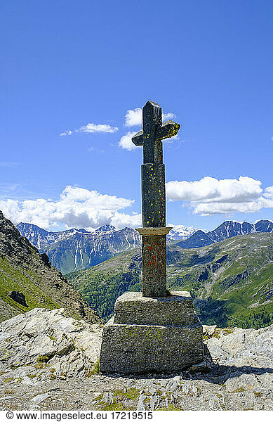 Italien  Aostatal  Gipfelkreuz am Großen St. Bernhard-Pass