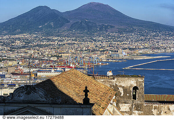 Italien  Kampanien  Neapel  Museum Certosa di San Martino mit dem Vesuv im Hintergrund