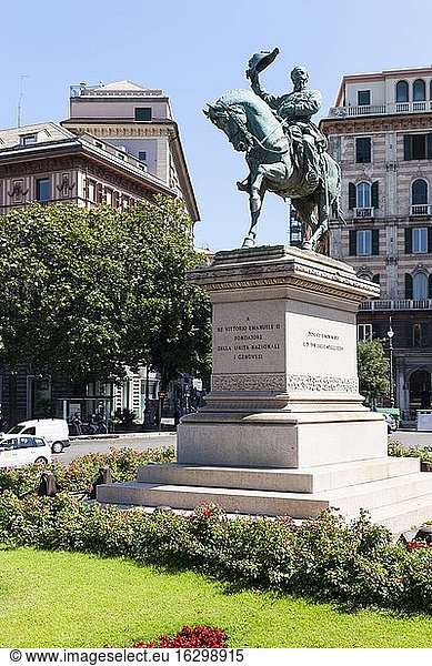 Italien  Ligurien  Genua  Piazza corvetto  Reiterstandbild von Vittorio Emanuele II