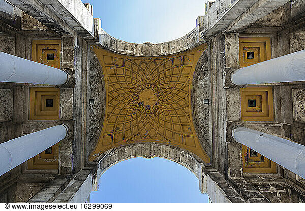 Italien  Ligurien  Genua  Piazza della Vittoria  Teil eines Triumphbogens