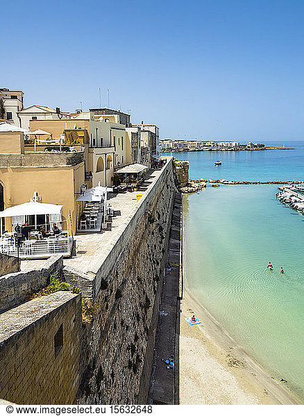 Italien  Provinz Lecce  Otranto  Küstenstadt im Sommer