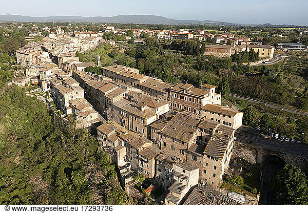 Italien  Provinz Siena  Colle di Val dElsa  Luftaufnahme der mittelalterlichen Stadt