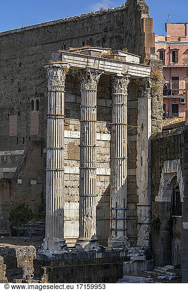 Italien  Rom  Forum des Augustus  antike korinthische Säulen des Tempels des Mars Ultor