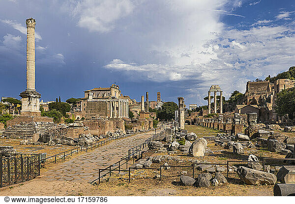 Italien  Rom  Forum Romanum antike Ruinen