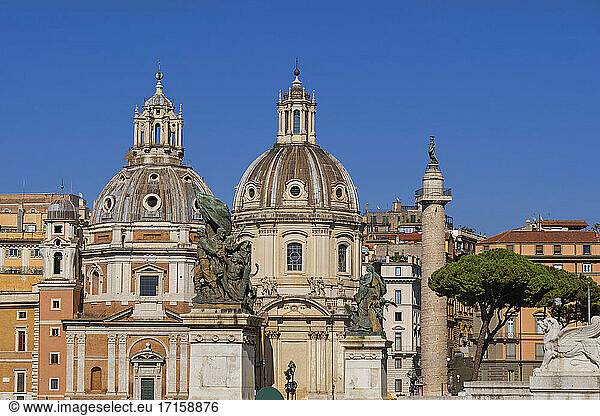 Italien  Rom  Kirche der Heiligen Maria von Loreto  Kirche des Allerheiligsten Namens Mariens am Trajansforum und Trajanssäule