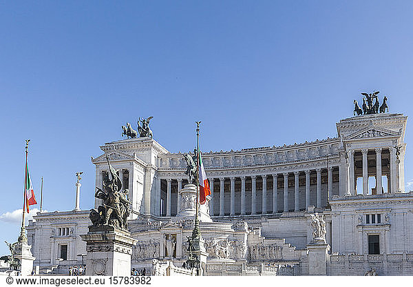 Italien  Rom  Klarer Himmel über dem Viktor-Emmanuel-II-Denkmal