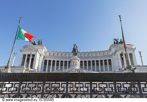 Italien  Rom  Niedrigwinkelansicht des Viktor-Emmanuel-II-Denkmals