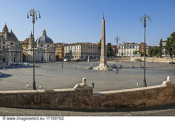 Italien  Rom  Piazza del Popolo  Stadtplatz mit Obelisk und Springbrunnen