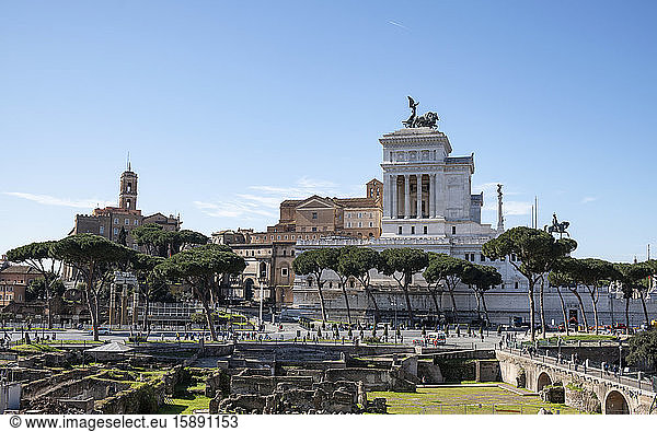 Italien  Rom  Viktor-Emmanuel-II-Denkmal vom Trajans-Forum aus gesehen