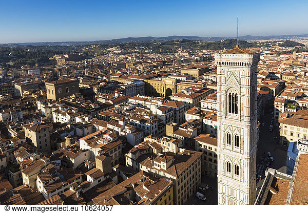 Italien  Toskana  Florenz  Blick auf Piazza della Repubblica mit Arcone  Campanile di Giotto