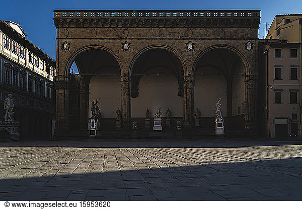 Italien  Toskana  Florenz  Loggia dei Lanzi auf der leeren Piazza della Signoria