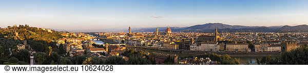 Italien  Toskana  Florenz  Stadtbild  Panorama am Abend