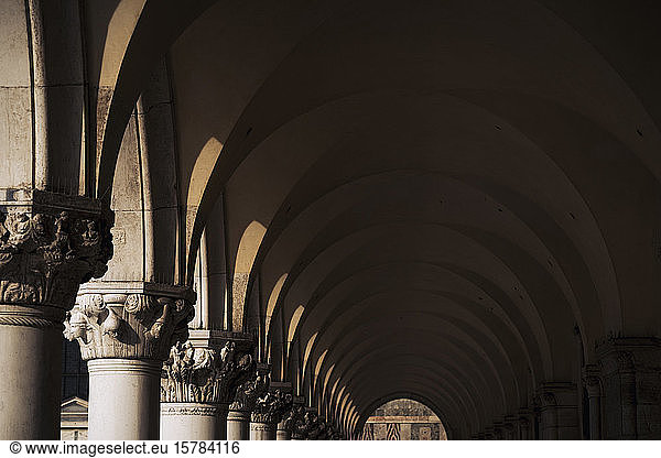 Italien  Venedig  Dogenpalast Arkade