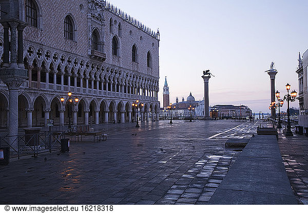 Italien  Venedig  Markusplatz  Dogenpalast