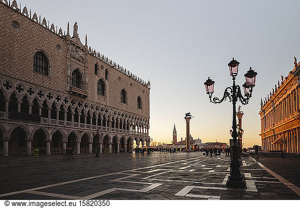 Italien  Venedig  Piazza San Marco und Dogenpalast im Morgengrauen