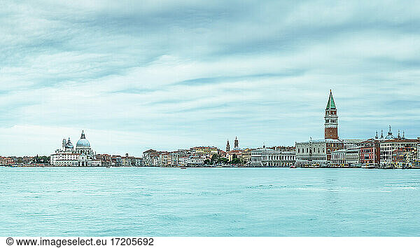Italien  Venetien  Venedig  Panoramablick auf das Gebiet der Punta della Dogana