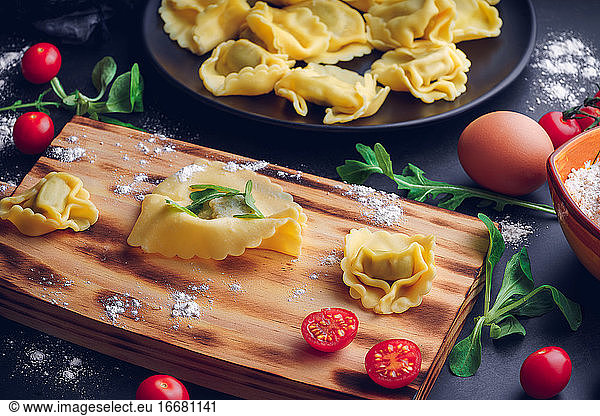 Italienische Pasta mit Zutaten. Gastronomisches Konzept
