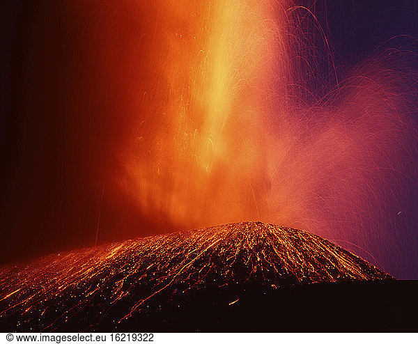 Italy  Aetna  Volcanic eruption