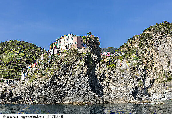 Italy  Liguria  Manarola  Clifftop houses of coastal village along Cinque Terre