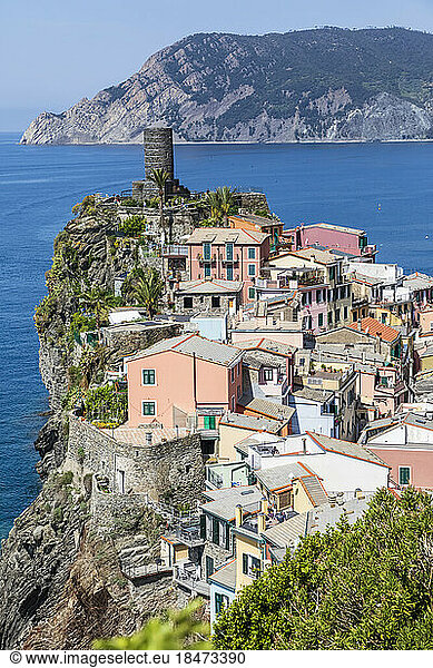 Italy  Liguria  Vernazza  Houses of coastal town along Cinque Terre