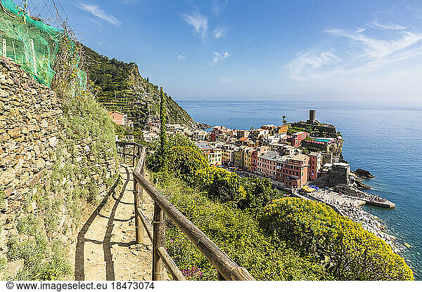 Italy  Liguria  Vernazza  Trail leading to coastal village along Cinque Terre