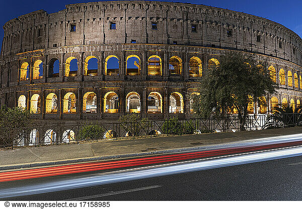 Italy  Rome  Colosseum  Ancient amphitheatre at night