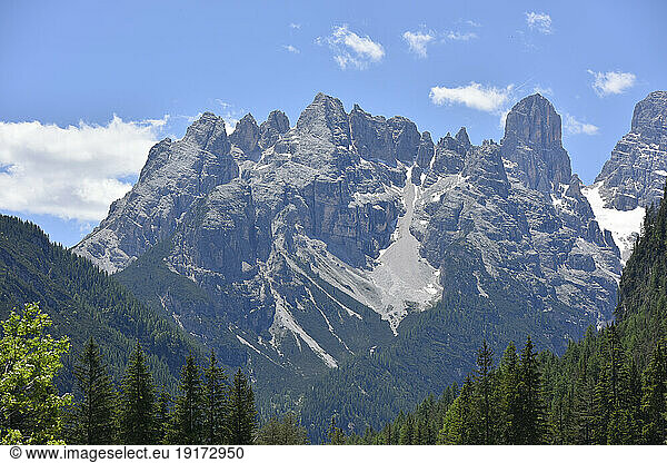 Italy  Scenic peaks in Dolomites