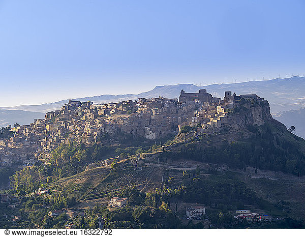 Italy  Sicily  Province of Enna  view from Enna to mountain village Calascibetta