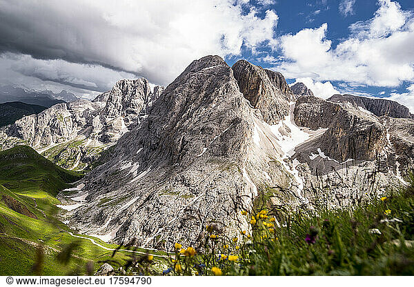 Italy  South Tyrol  Mountainous landscape of Schlern-Rosengarten Nature Park in summer