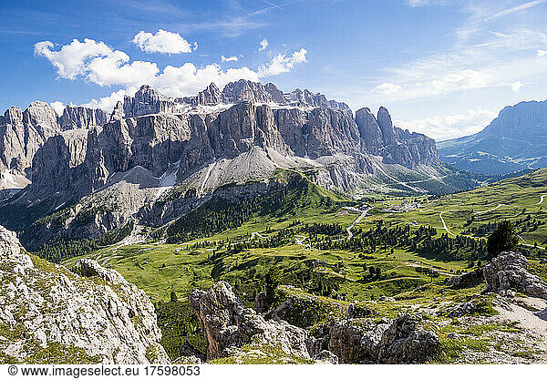 Italy  South Tyrol  Scenic view of Langkofel Group in summer