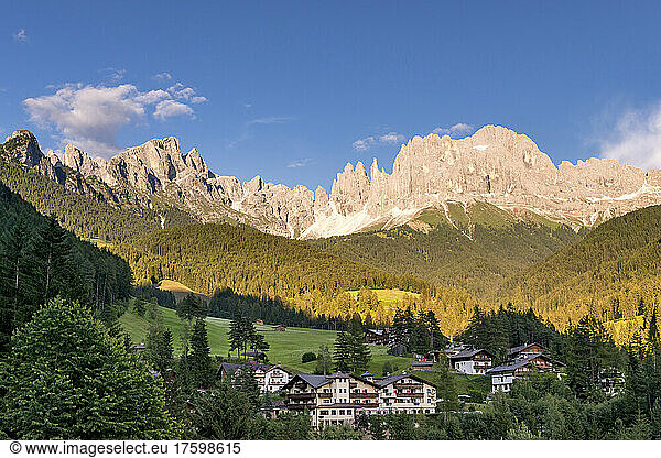Italy  South Tyrol  Scenic view of Rosengartenspitze and Vajolet Towers in Fassa Valley at early dusk