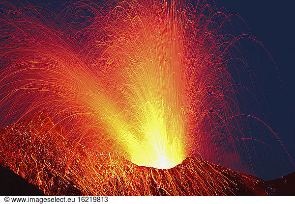 Italy  Stromboli volcano  eruptions