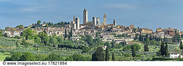 Italy  Tuscany  San Gimignano  Panoramic view of medieval town in summer