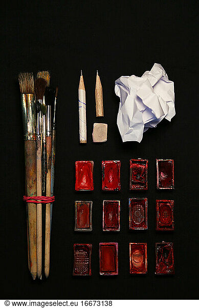 Items for drawing. Brushes and paints. Watercolor. Knolling.