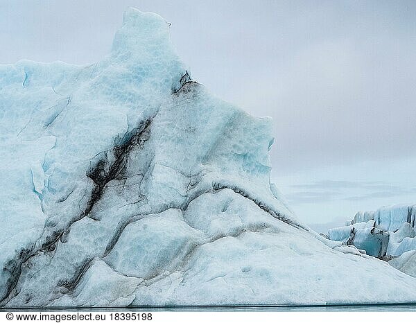 Jökulsarlon glacier lagoon  icebergs with ash from a volcanic eruption  Vatnajökull National Park  Hornafjörður  South Iceland  Iceland  Europe